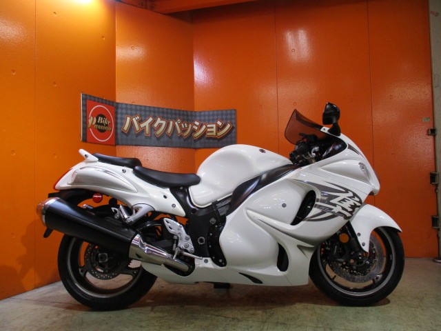 横から見てもこの通り状態グッド！当社は価格は安くても車両の質は高いので常時即売れですよ！